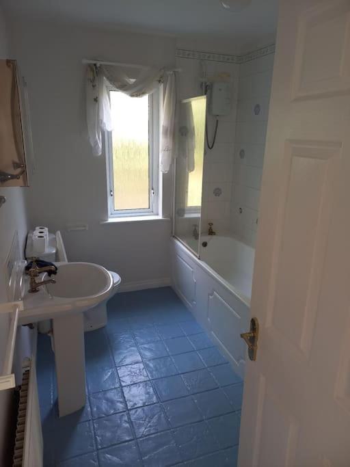 Large 4Bed Available Long-Term In Letterkenny Villa Exteriör bild